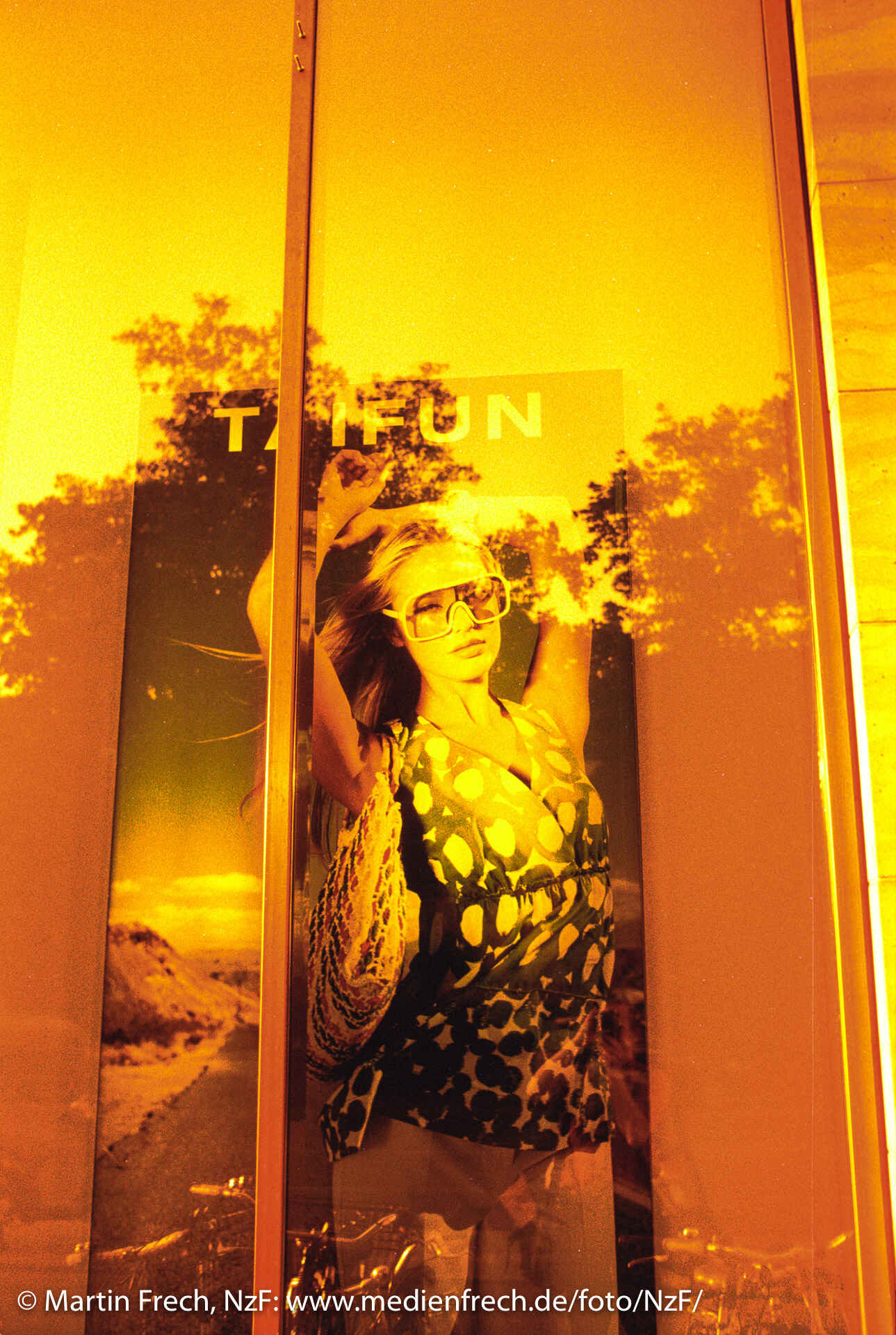 © Martin Frech: Schaufenster, Berlin (Juli 2009, redscale) © Martin Frech: Schaufenster, Berlin (Juli 2009, redscale)