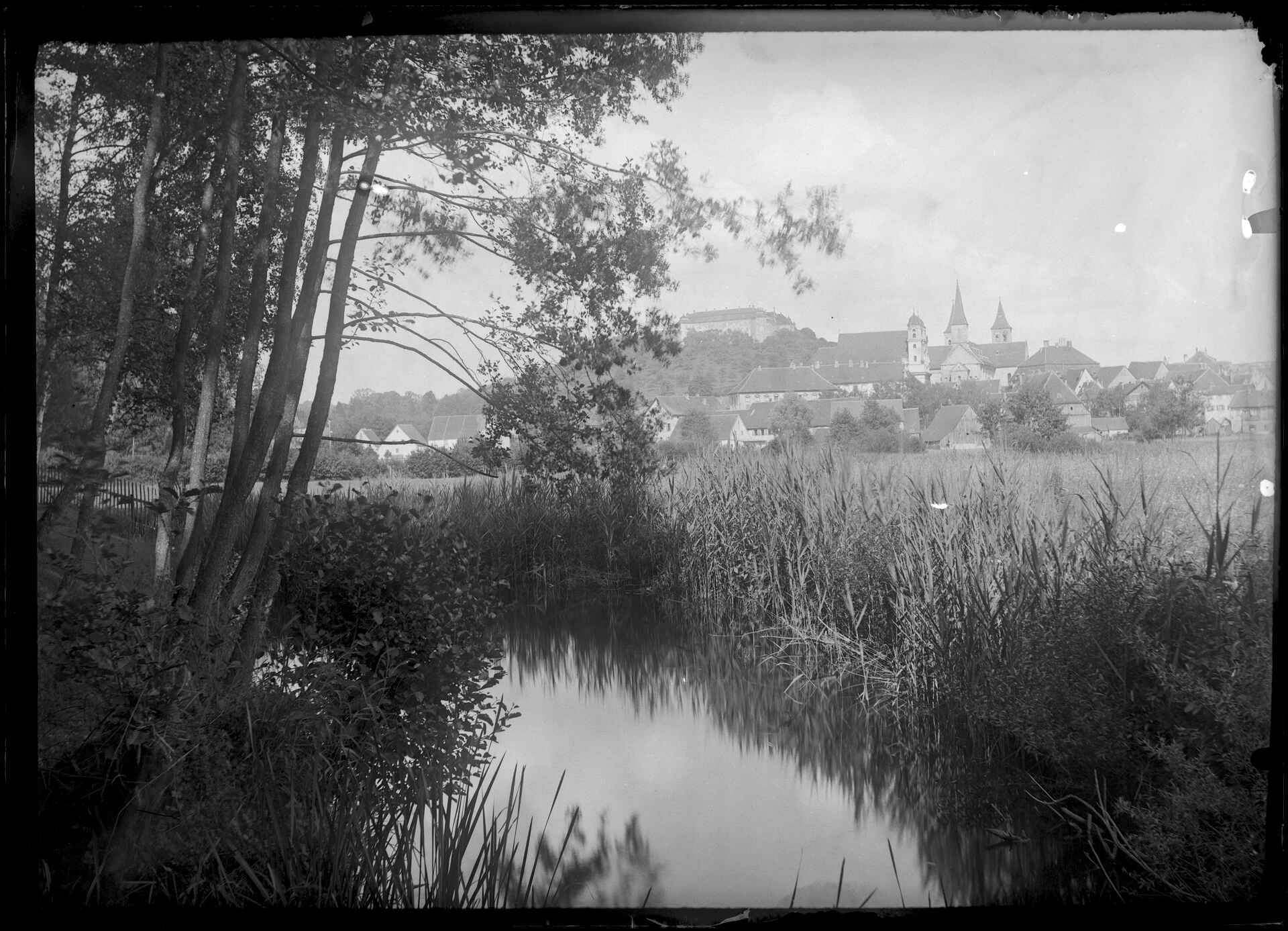 Schwarzweißbild: Digitale Reproduktion eines Glasnegativs, das eine Landschaft bei Ellwangen zeigt; ca. 1905 (Bildautor unbekannt, Repro: Martin Frech).