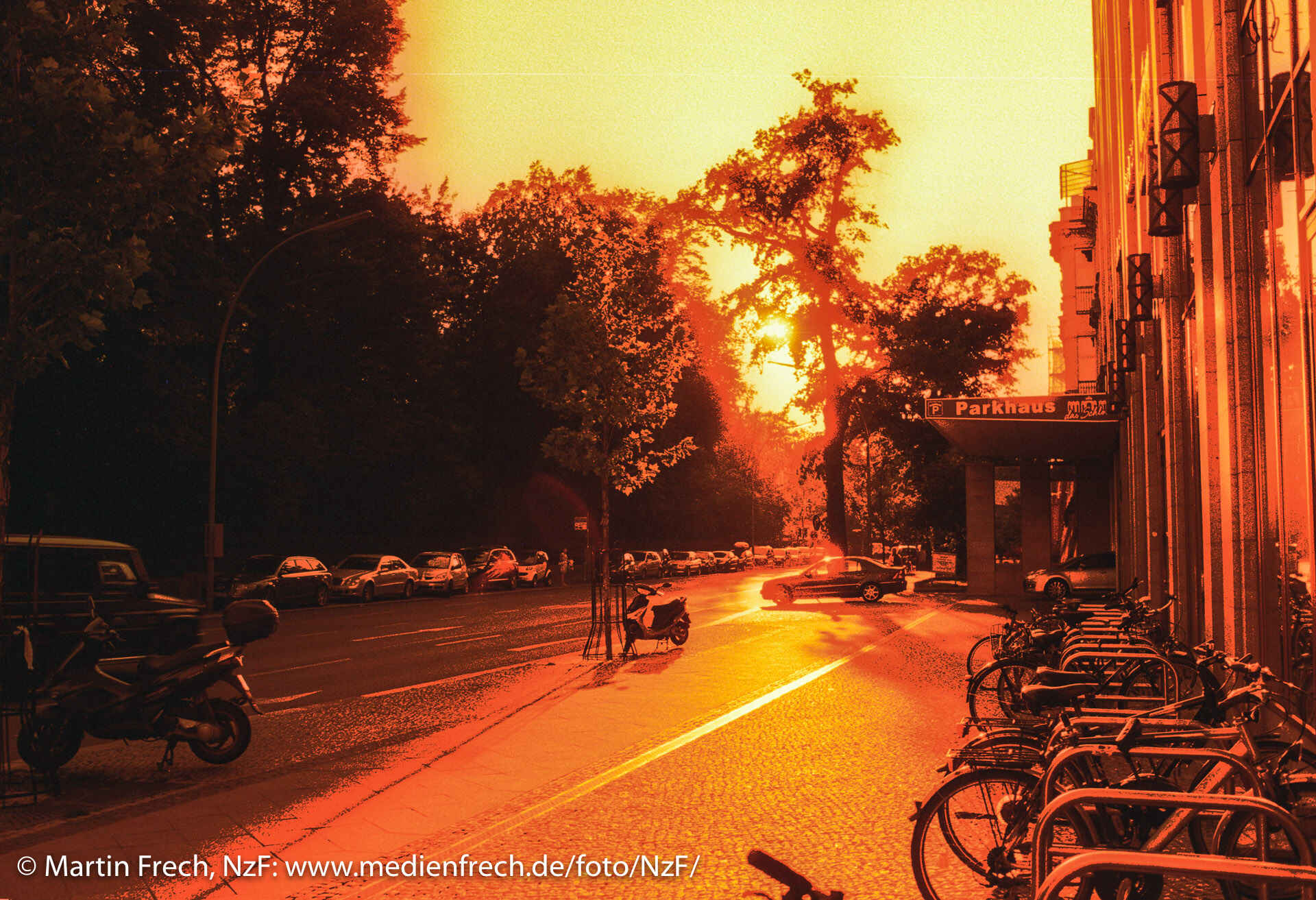 © Martin Frech: Grunewaldstraße, Berlin (Juli 2009, redscale)