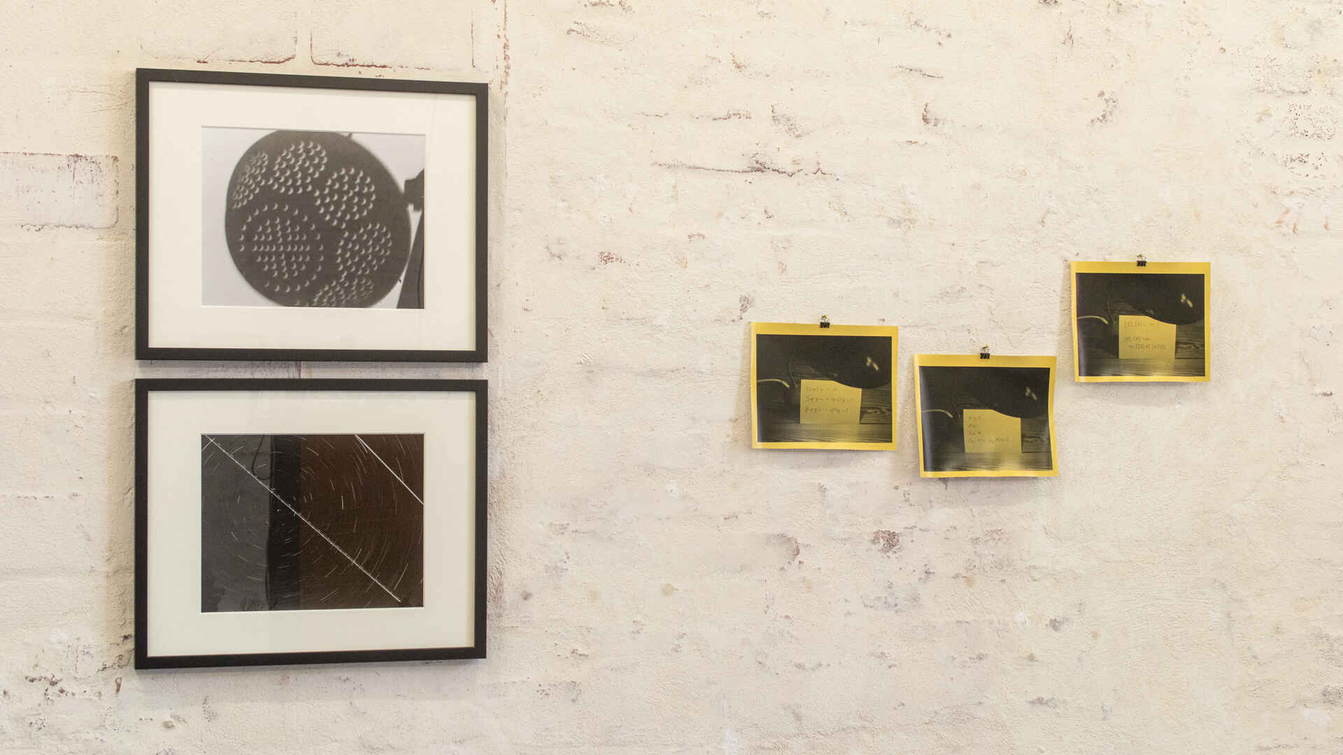 Farbbild (born digital): Installationsansicht aus der Ausstellung  ›200 Jahre Fotografie‹ in der schaelpic, Köln.