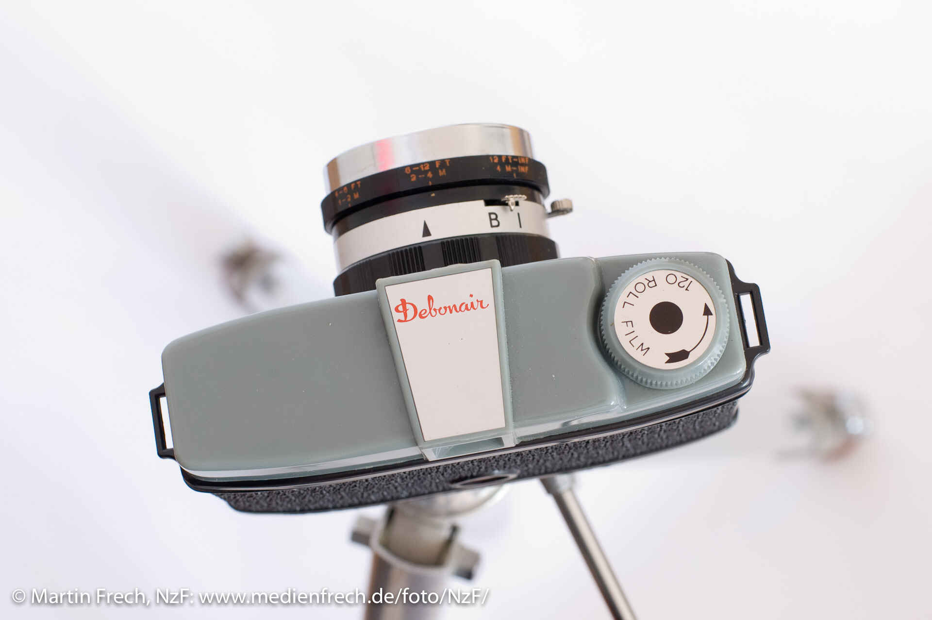 Die Debonair-Kamera (Foto: Martin Frech, 7/2009) Farbbild: Die Debonair-Kamera von oben auf einem Stativ (Foto: Martin Frech, 7/2009)
