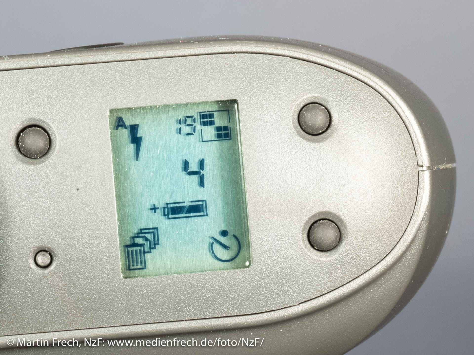 Das LCD-Display der Apple QuickTake 100 (Foto: Martin Frech, 6/2009) Farbbild: Das LCD-Display der QuickTake 100 von oben (Foto: Martin Frech, 6/2009)