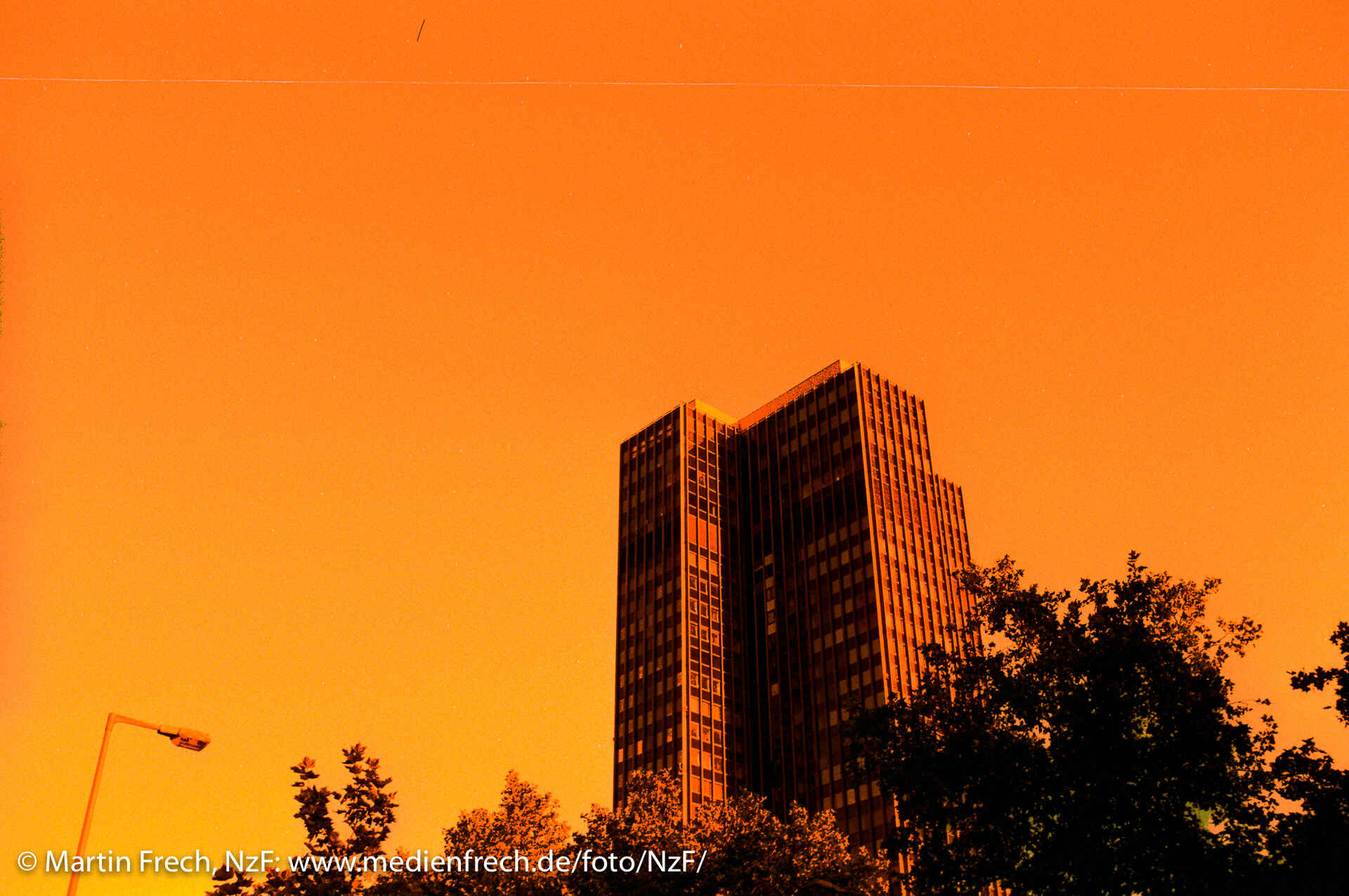 © Martin Frech: Rathaus Steglitz, Berlin (Juli 2009, redscale)
