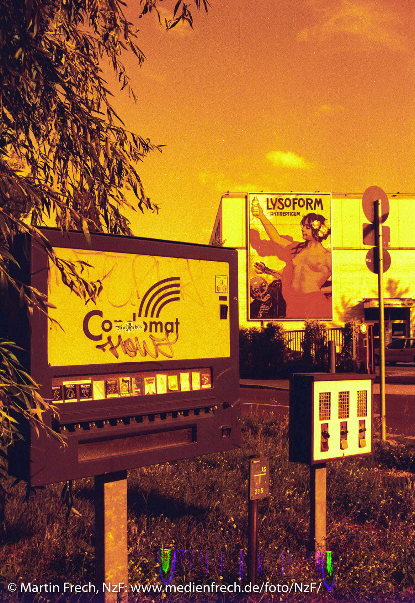 © Martin Frech: Selbstbedienung, Berlin (Juli 2009, redscale)