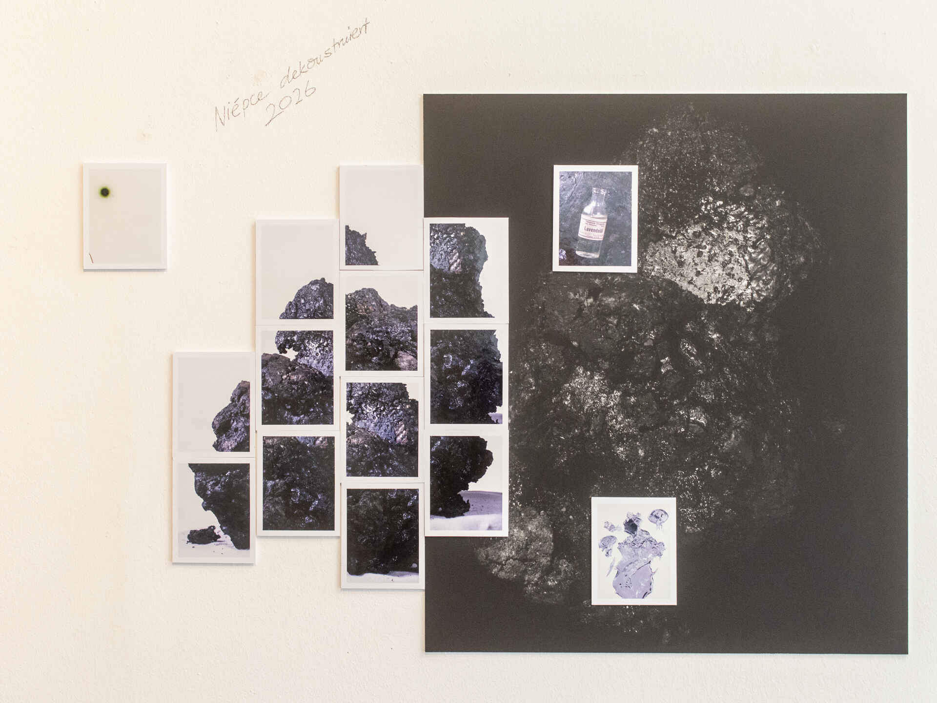 Farbbild (born digital): Installationsansicht aus der Ausstellung  ›200 Jahre Fotografie‹ in der schaelpic, Köln.